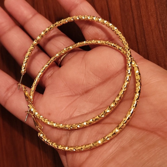 18K Gold Plated Textured Hoop Earrings - Picture 3 of 8